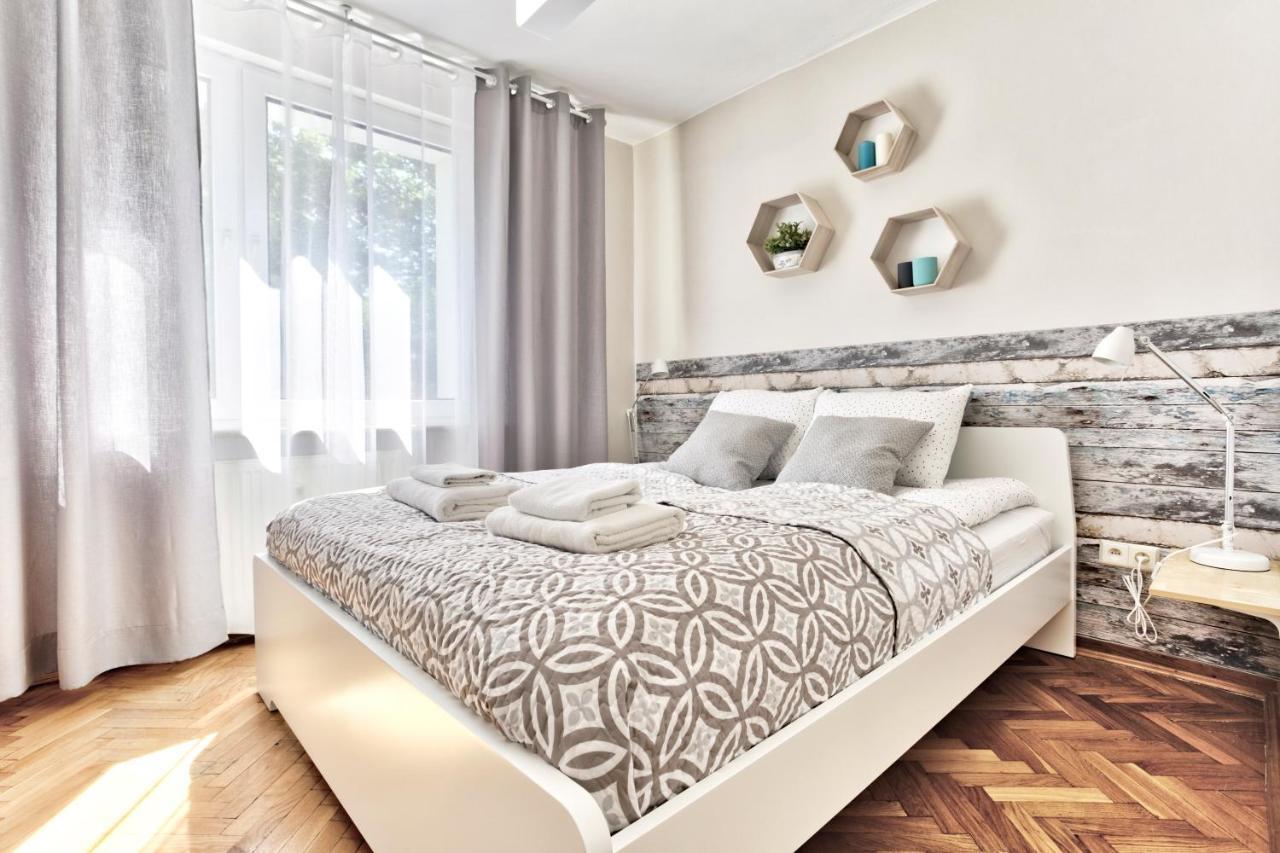 Tyzenhauz Apartments Lobzowska Street كراكوفيا المظهر الخارجي الصورة