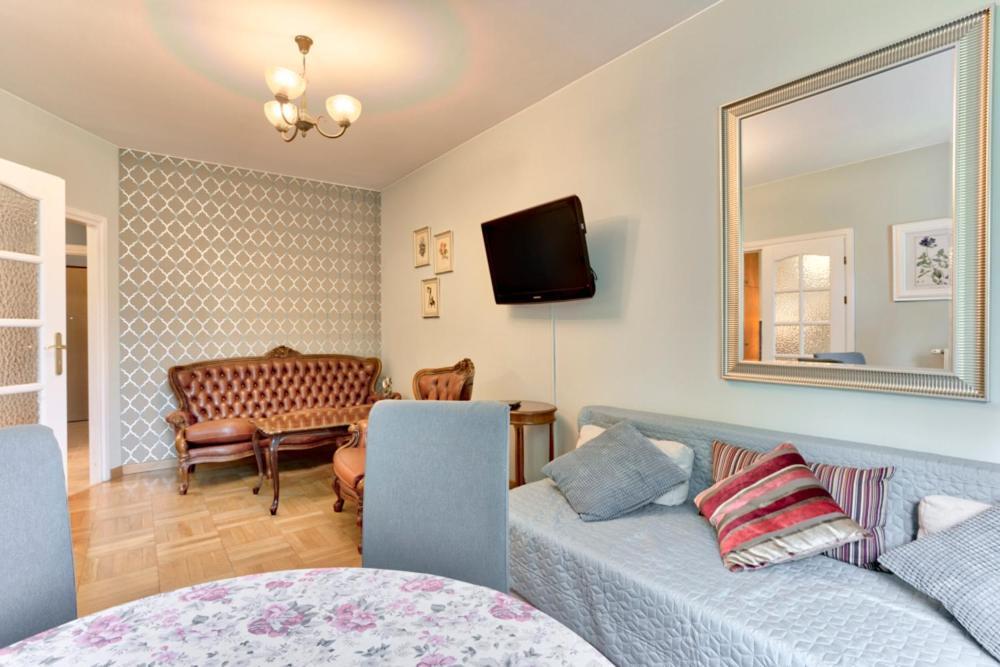 Tyzenhauz Apartments Lobzowska Street كراكوفيا المظهر الخارجي الصورة